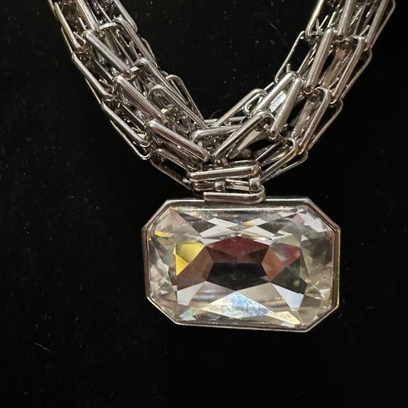 Beautiful Butler statement piece necklace with large crystal pendant - Picture 3 of 6